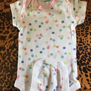 6 onesies 0-3 months
